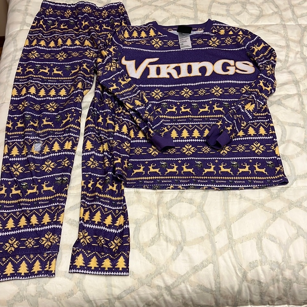 Boys Medium Minnesota Vikings Pajamas - Christmas Sweater print